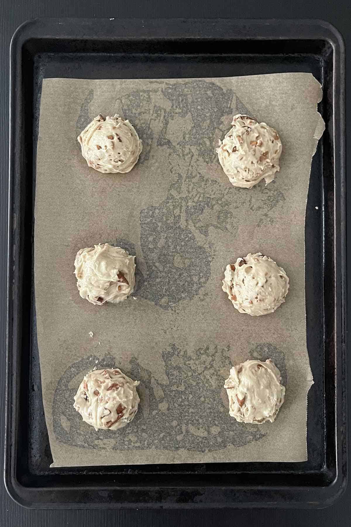 Spoonfuls of cookie dough on a baking sheet.