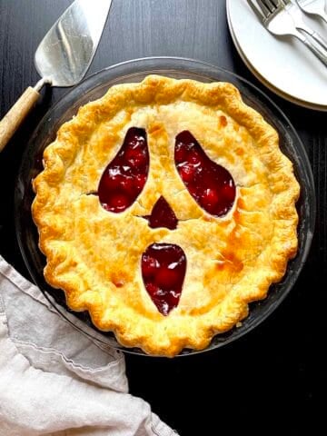 Spooky halloween pie in a glass pie dish.